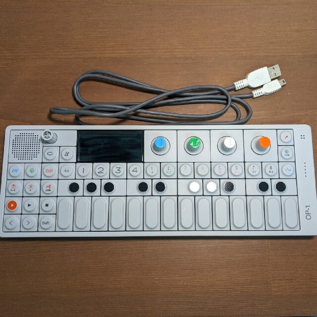 ＜専用＞OP-1 Teenage Engeneering シンセサイザー