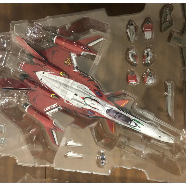 macros(マクロス)のDX超合金 YF-29デュランダルバルキリー（早乙女アルト機）フルセットパック エンタメ/ホビーのおもちゃ/ぬいぐるみ(模型/プラモデル)の商品写真