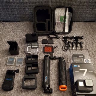 ゴープロ(GoPro)の【値下げ❗】GoPro7 HERO Black　アタッチメント多数あり(ビデオカメラ)