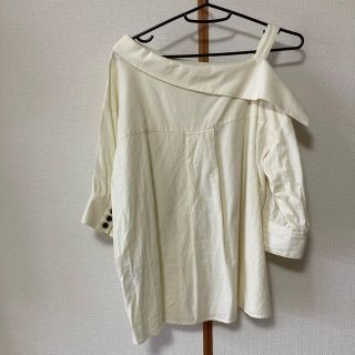 マウジー(moussy)のmoussy マウジー　ワンショル　ワンショルダー　ブラウス(シャツ/ブラウス(長袖/七分))