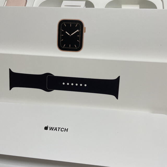 Apple Watch(アップルウォッチ)の新品　Apple Watch series5 ゴールド メンズの時計(腕時計(デジタル))の商品写真