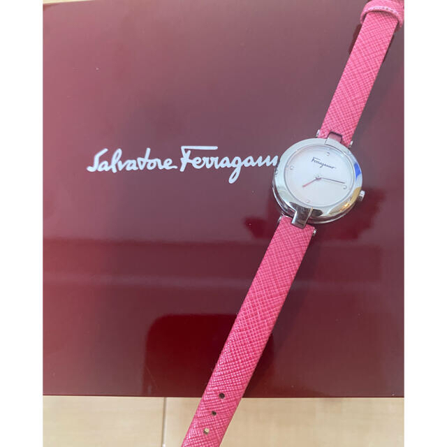 Salvatore Ferragamo(サルヴァトーレフェラガモ)のフェラガモ Salvatore Ferragamo シルバー×ピンク  レディースのファッション小物(腕時計)の商品写真