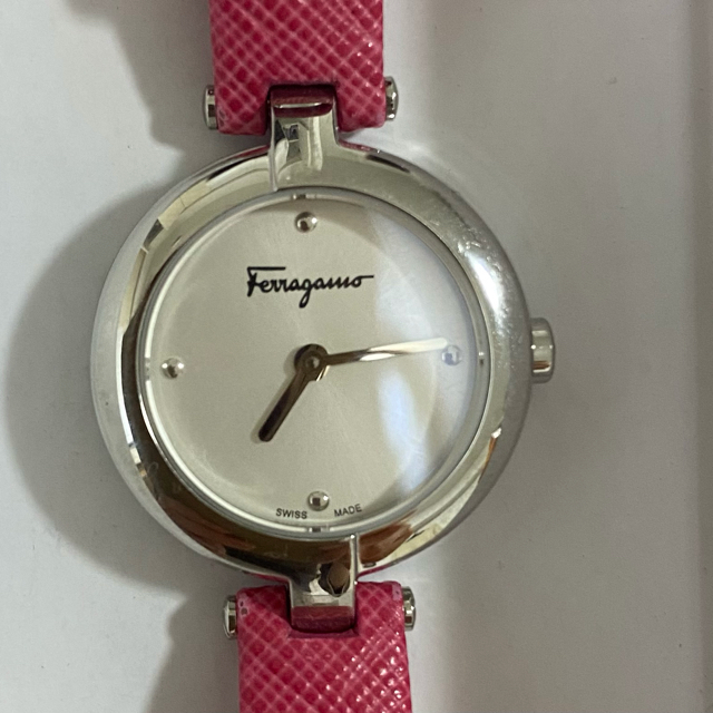 Salvatore Ferragamo(サルヴァトーレフェラガモ)のフェラガモ Salvatore Ferragamo シルバー×ピンク  レディースのファッション小物(腕時計)の商品写真