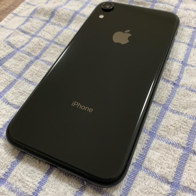 iPhone(アイフォーン)のiPhone XR ブラック　64GB 中古美品　simフリー　おまけ付き スマホ/家電/カメラのスマートフォン/携帯電話(スマートフォン本体)の商品写真