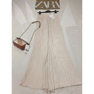 ザラ(ZARA)の新品　ZARA プリーツ　ワイドパンツ　タグ付(カジュアルパンツ)