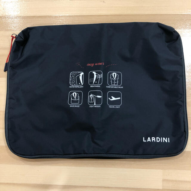 新品、未使用 LARDINI easy wear パッカブルスーツ 9