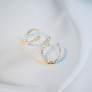 新品18kgf zirconia curve pierce yellowgold(ピアス)