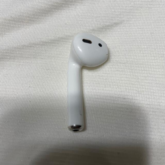 Apple(アップル)のApple国内正規品　第一世代　AirPods エアーポッズ　本体 スマホ/家電/カメラのオーディオ機器(ヘッドフォン/イヤフォン)の商品写真