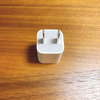 アップル(Apple)のiPhone  純正　USB充電アダプター(バッテリー/充電器)