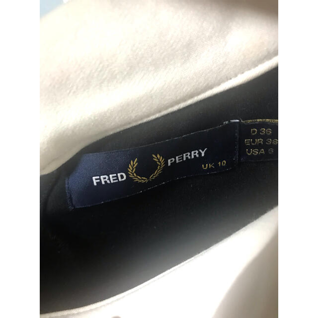 FRED PERRY(フレッドペリー)のFRED PERRY フレッドペリー ローネックカットソー レディースのトップス(カットソー(半袖/袖なし))の商品写真