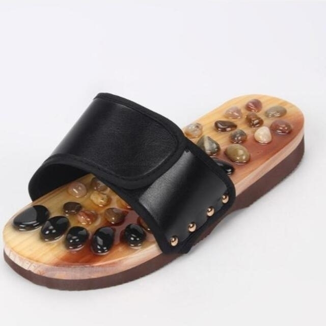 専用：健康サンダル スリッパ 足つぼ 天然石 黒色 ブラック 24.5-25cm レディースの靴/シューズ(サンダル)の商品写真