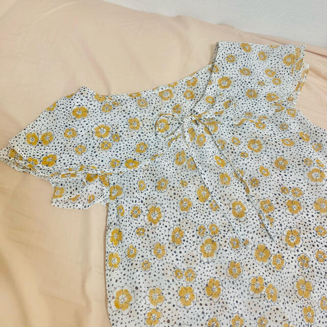 ZARA(ザラ)の花柄　トップス レディースのトップス(カットソー(半袖/袖なし))の商品写真