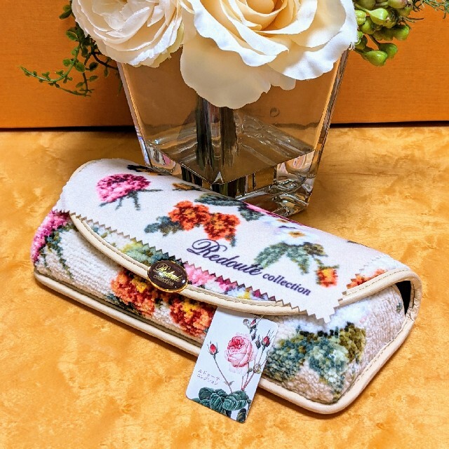 ルドゥーテシェニール織り薔薇メガネケース🌹ベージュ/新品未使用 レディースのファッション小物(サングラス/メガネ)の商品写真