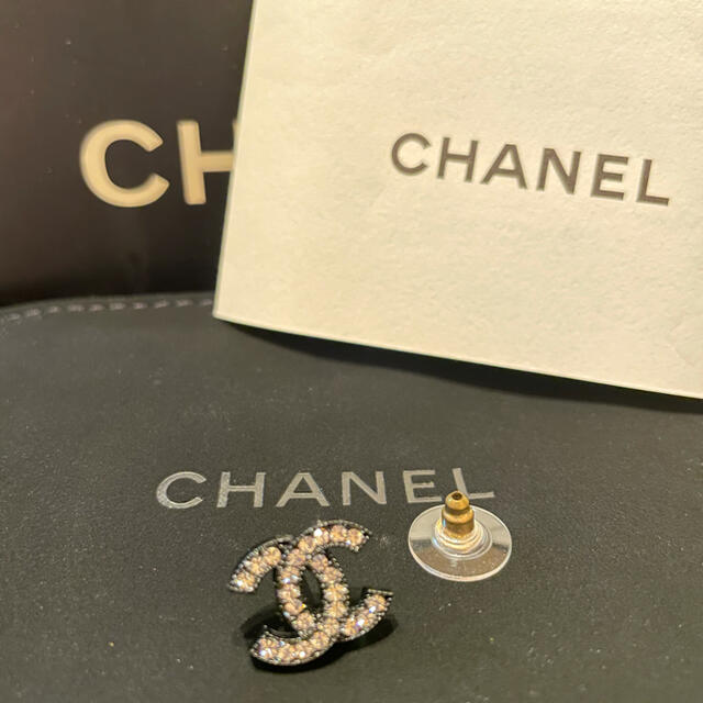 CHANEL(シャネル)のCHANELノベルティー片耳　専用 レディースのアクセサリー(ピアス)の商品写真