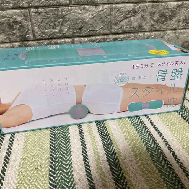 寝るだけ骨盤スタイル枕 コスメ/美容のダイエット(エクササイズ用品)の商品写真