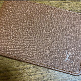 ルイヴィトン(LOUIS VUITTON)のルイ・ヴィトン タイガ レザー パスケース  訳あり品(名刺入れ/定期入れ)