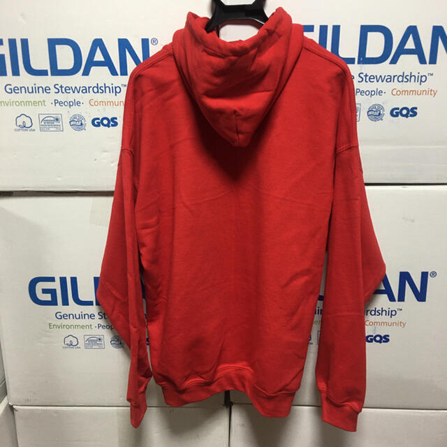 GILDAN(ギルタン)のGILDANギルダンのパーカー★レッド☆Mサイズ☆赤 メンズのトップス(パーカー)の商品写真