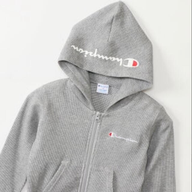 Champion(チャンピオン)の期間限定値下げ新品15321チャンピオン100cmグレー薄手ジップアップパーカー キッズ/ベビー/マタニティのキッズ服男の子用(90cm~)(ジャケット/上着)の商品写真