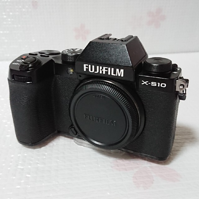 富士フイルム(フジフイルム)の FUJIFILM x-s10 ダブルズームレンズキット スマホ/家電/カメラのカメラ(ミラーレス一眼)の商品写真