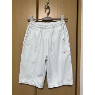 ナイキ(NIKE)の早い物勝ち！お値下げ【中古品】ナイキ　ロゴハーフパンツ(カジュアルパンツ)