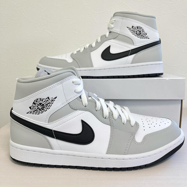 NIKE(ナイキ)の29.0 NIKE WMNS AIR JORDAN 1 MID GREY FOG レディースの靴/シューズ(スニーカー)の商品写真