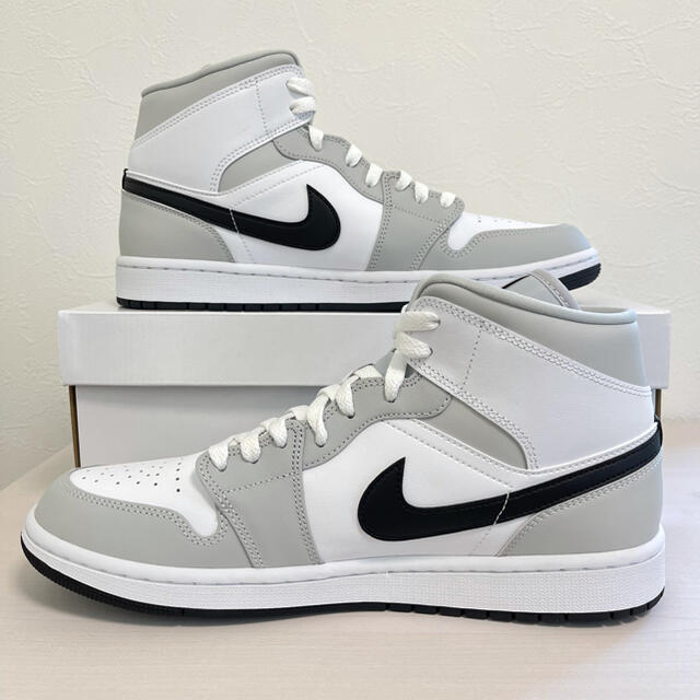 NIKE(ナイキ)の29.0 NIKE WMNS AIR JORDAN 1 MID GREY FOG レディースの靴/シューズ(スニーカー)の商品写真