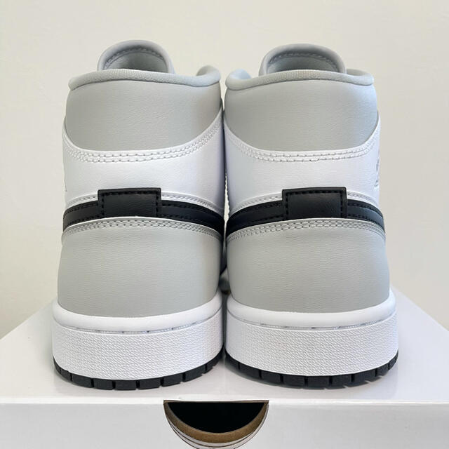 NIKE(ナイキ)の29.0 NIKE WMNS AIR JORDAN 1 MID GREY FOG レディースの靴/シューズ(スニーカー)の商品写真