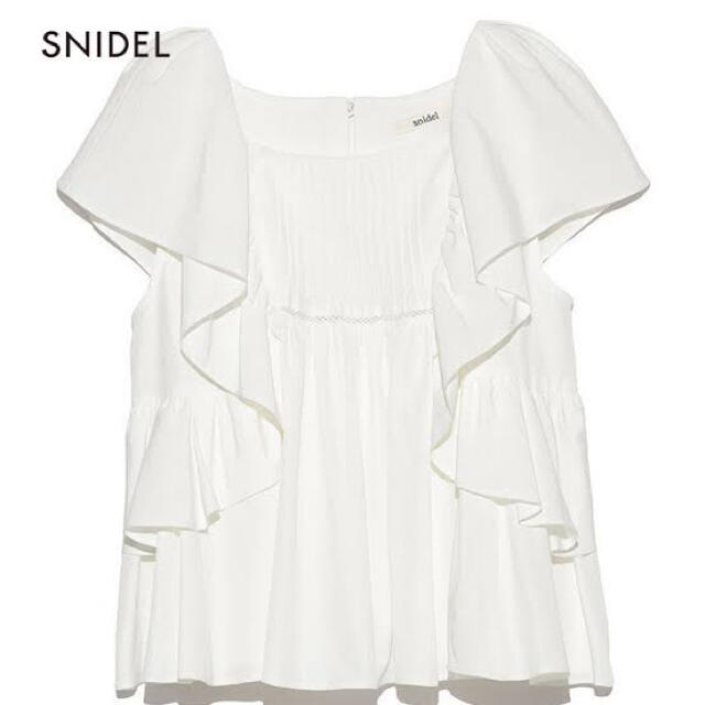 SNIDEL(スナイデル)のラッフルフリルブラウス レディースのトップス(シャツ/ブラウス(半袖/袖なし))の商品写真