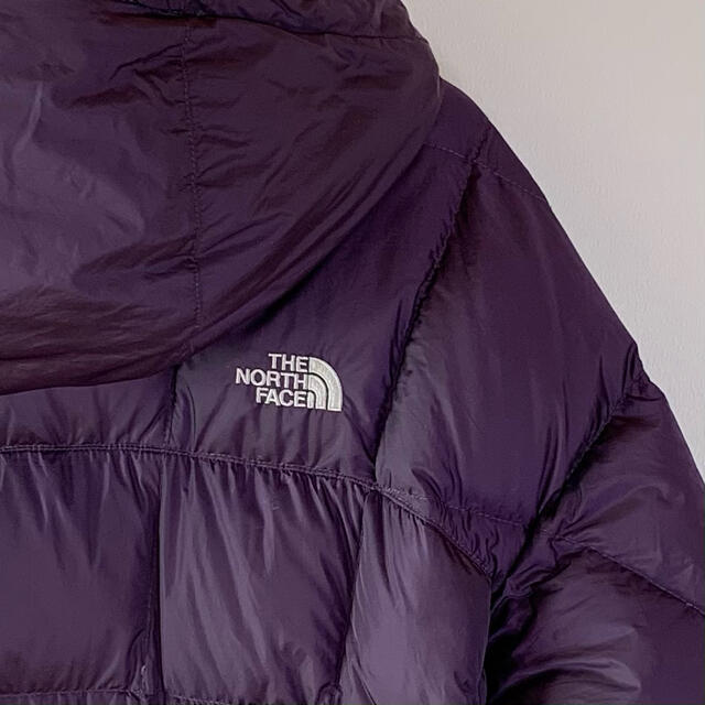 THE NORTH FACE(ザノースフェイス)のUSA規格ノースフェイス　ロングダウンフーディー　L  パープル　グースダウン レディースのジャケット/アウター(ダウンジャケット)の商品写真