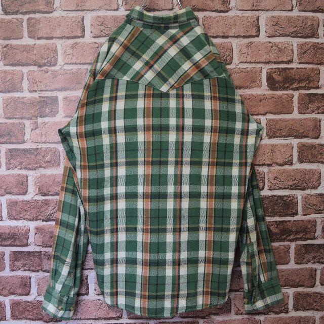 carhartt(カーハート)の《カーハート》グリーン系チェック柄　ワンポイントタグ　Mサイズ　ネルシャツ メンズのトップス(シャツ)の商品写真