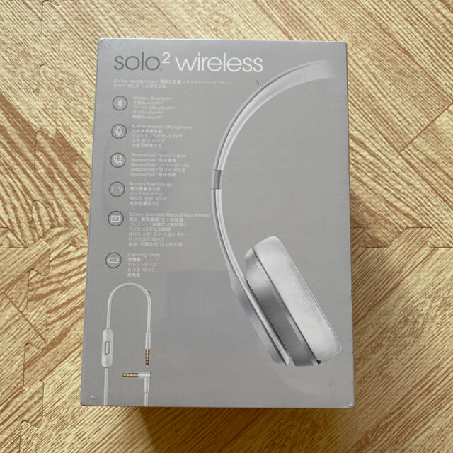 Beats by Dr Dre(ビーツバイドクタードレ)の新品未開封 Beats by Dre SOLO2 WIRELESS SILVER スマホ/家電/カメラのオーディオ機器(ヘッドフォン/イヤフォン)の商品写真