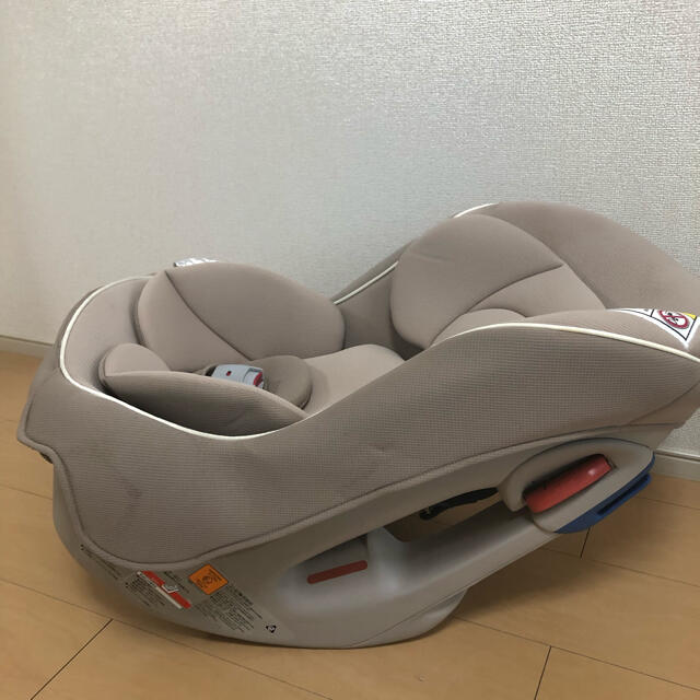 combi(コンビ)の【【最終価格❗️新生児〜4歳】combi コンパクト　チャイルドシート キッズ/ベビー/マタニティの外出/移動用品(自動車用チャイルドシート本体)の商品写真