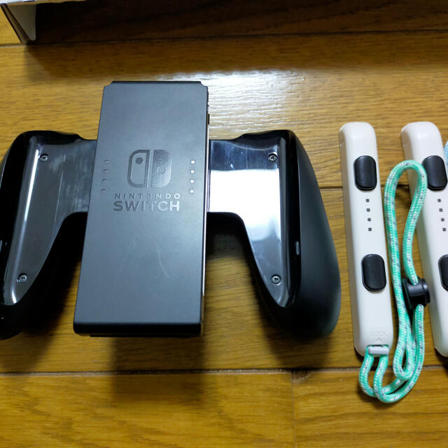 Nintendo Switch(ニンテンドースイッチ)のNintendo Switch あつまれどうぶつの森セット   Switch本体 エンタメ/ホビーのゲームソフト/ゲーム機本体(家庭用ゲーム機本体)の商品写真