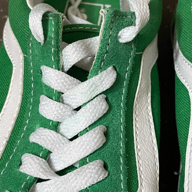 VANS(ヴァンズ)のバンズ【VANS】オールドスクール　OLD SKOOL 緑　グリーン　25cm メンズの靴/シューズ(スニーカー)の商品写真