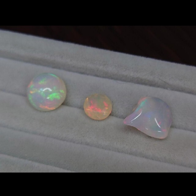 宝石⚜ルース》凄まじい遊色✨天然エチオピアオパール 9.531ct 鑑付