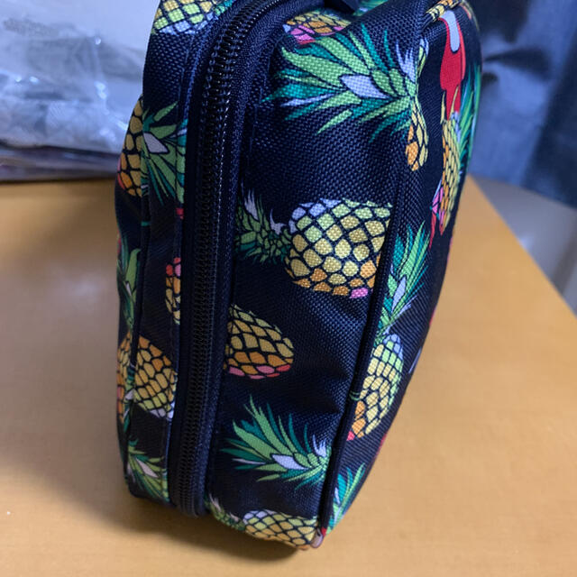 Vera Bradley(ヴェラブラッドリー)の新品　ヴェラブラッドリー　Lighten Up  コスメ　バック　パイナップル レディースのファッション小物(ポーチ)の商品写真