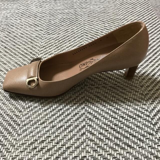 Salvatore Ferragamo(サルヴァトーレフェラガモ)の美品　フェラガモ パンプス レディースの靴/シューズ(ハイヒール/パンプス)の商品写真