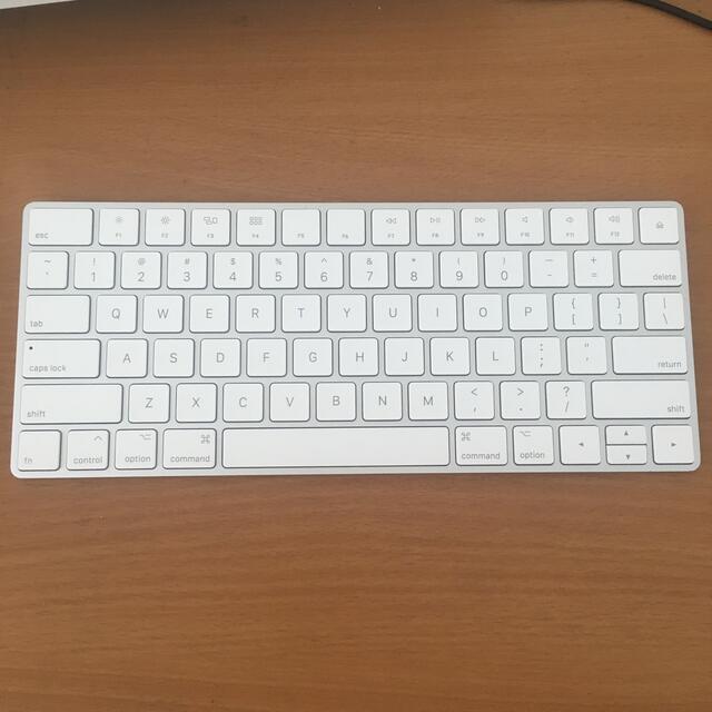 Apple(アップル)のApple Magic Keyboard (US配列) スマホ/家電/カメラのPC/タブレット(PC周辺機器)の商品写真