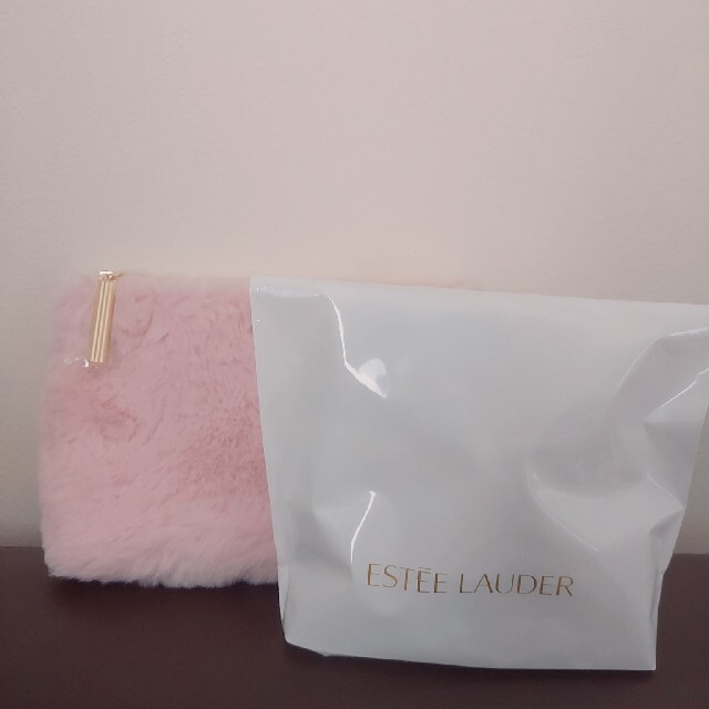 Estee Lauder(エスティローダー)の新品未使用！エスティローダー ファーポーチ ＋ 洗顔料美容液クリーム コスメ/美容のキット/セット(サンプル/トライアルキット)の商品写真