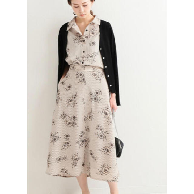 IENA(イエナ)のIENA ストライプフラワースカート ベージュ  レディースのスカート(ロングスカート)の商品写真