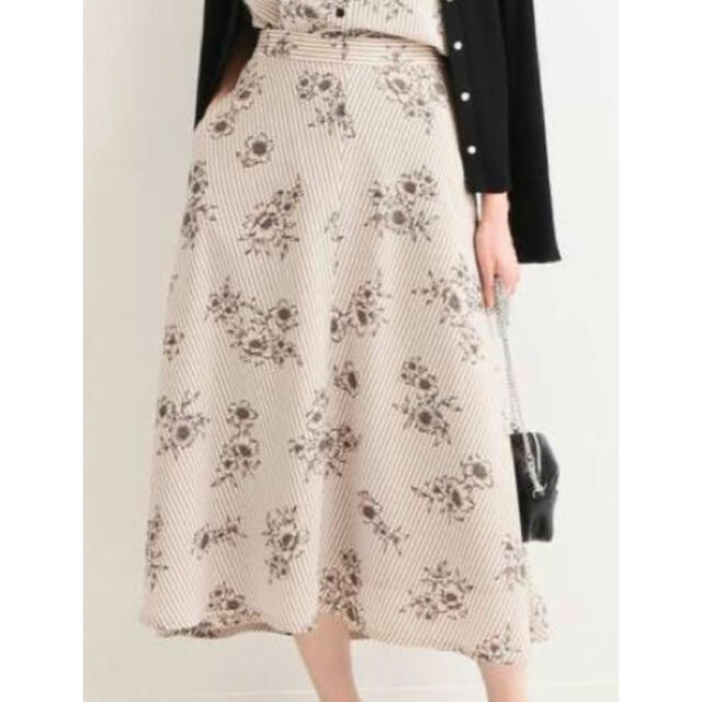 IENA(イエナ)のIENA ストライプフラワースカート ベージュ  レディースのスカート(ロングスカート)の商品写真
