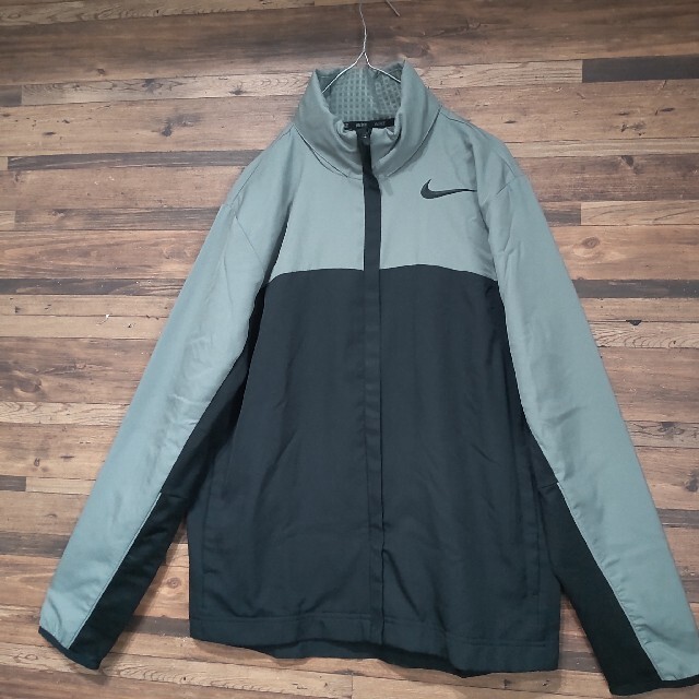 NIKE(ナイキ)の【価格変更済み】NIKE　ナイキ　ワンポイントロゴ　ナイロンパーカー メンズのジャケット/アウター(ナイロンジャケット)の商品写真