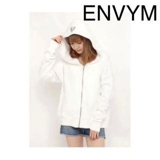 アンビー(ENVYM)のENVYM ツイントライアングルパーカー オフ(パーカー)