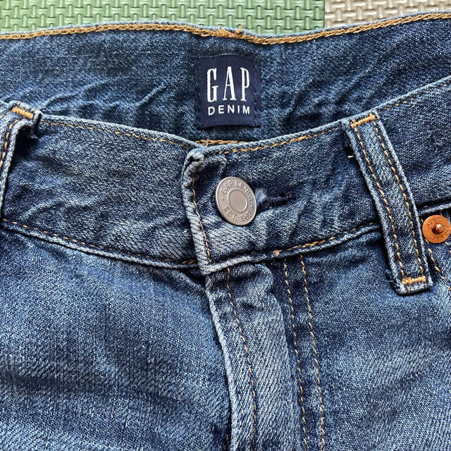 GAP(ギャップ)のGAP ダメージデニム　ジーンズ レディースのパンツ(デニム/ジーンズ)の商品写真