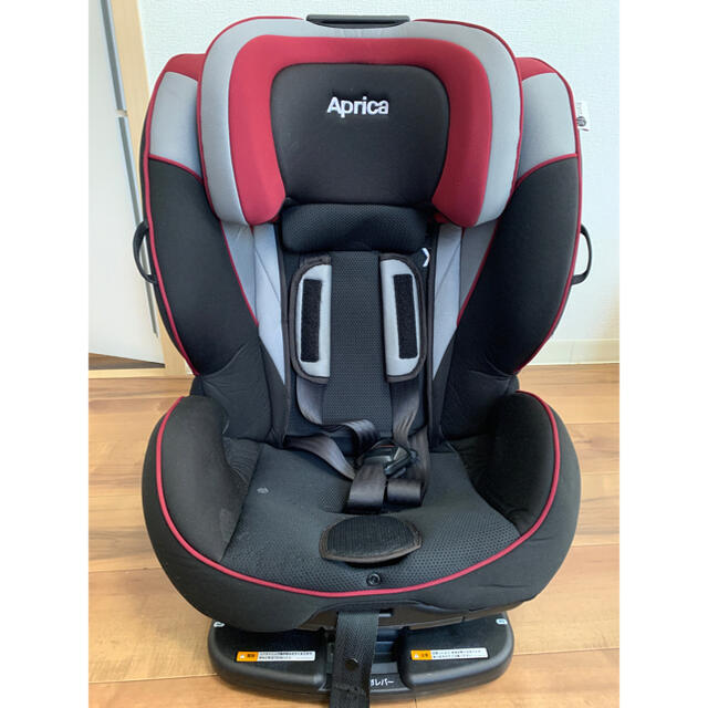 Aprica(アップリカ)のパムセ様専用　アップリカ　フォームフィット ジュニアシートISOFIX キッズ/ベビー/マタニティの外出/移動用品(自動車用チャイルドシート本体)の商品写真