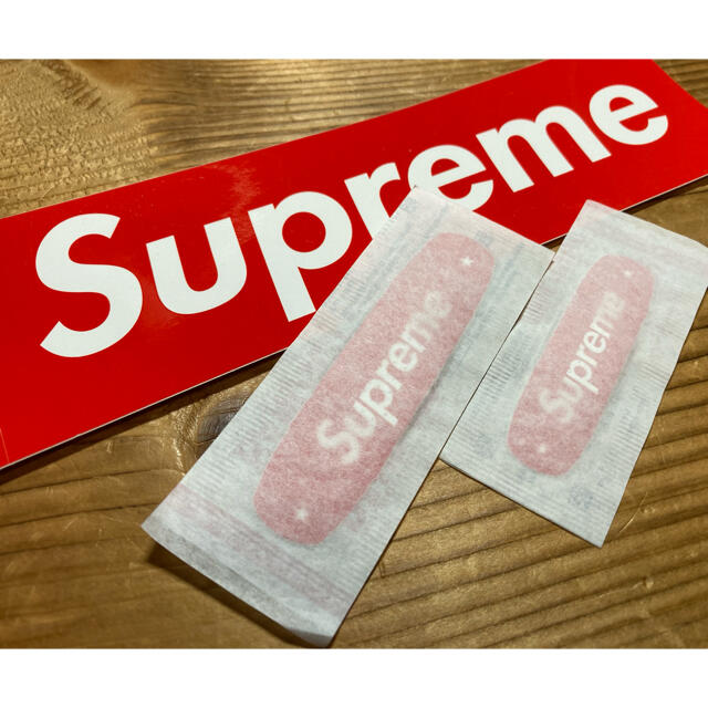 Supreme(シュプリーム)のsupreme バンドエイド 大・小2セット（ステッカーは含みません） メンズのメンズ その他(その他)の商品写真