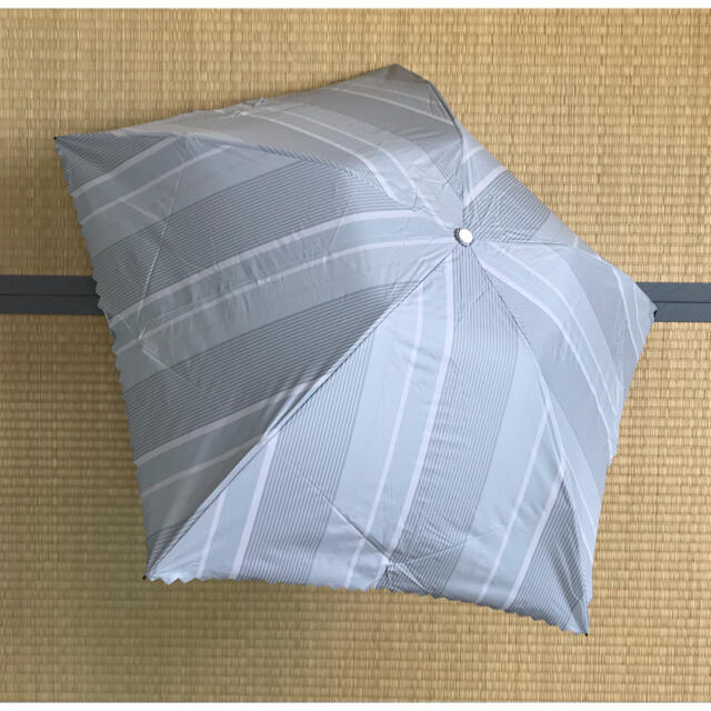 【最終値下げ】超軽量LIGHT140g晴雨兼用折傘マルチストライプLグリーン レディースのファッション小物(傘)の商品写真
