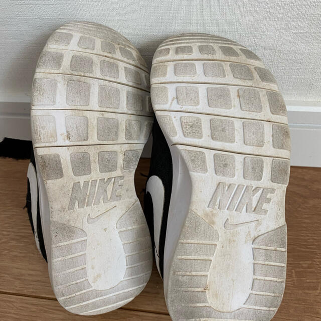 NIKE(ナイキ)のNIKE キッズ　シューズ　15㎝　ブラック キッズ/ベビー/マタニティのキッズ靴/シューズ(15cm~)(スニーカー)の商品写真