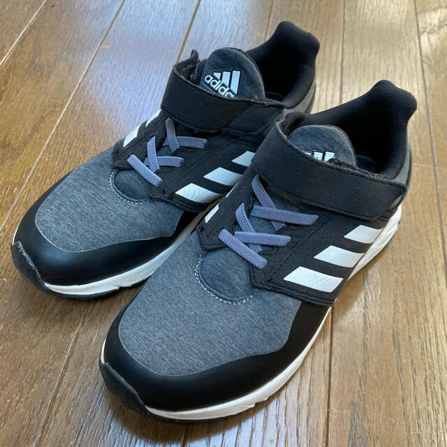 adidas(アディダス)のadidas スニーカー＊22.5cm キッズ/ベビー/マタニティのキッズ靴/シューズ(15cm~)(スニーカー)の商品写真