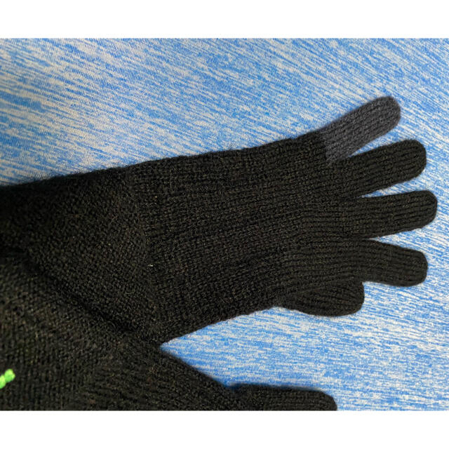 DIESEL(ディーゼル)の未使用新品　DIESELディーゼルのモヘヤ手袋　ユニセックス レディースのファッション小物(手袋)の商品写真